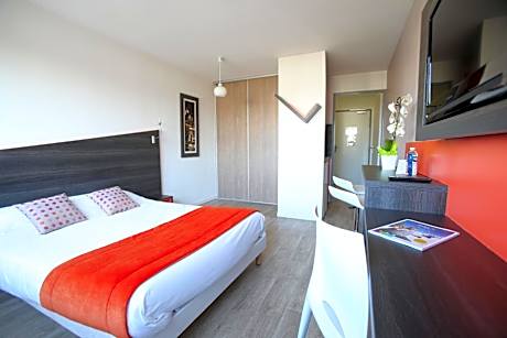 Double Studio (2 Adults)