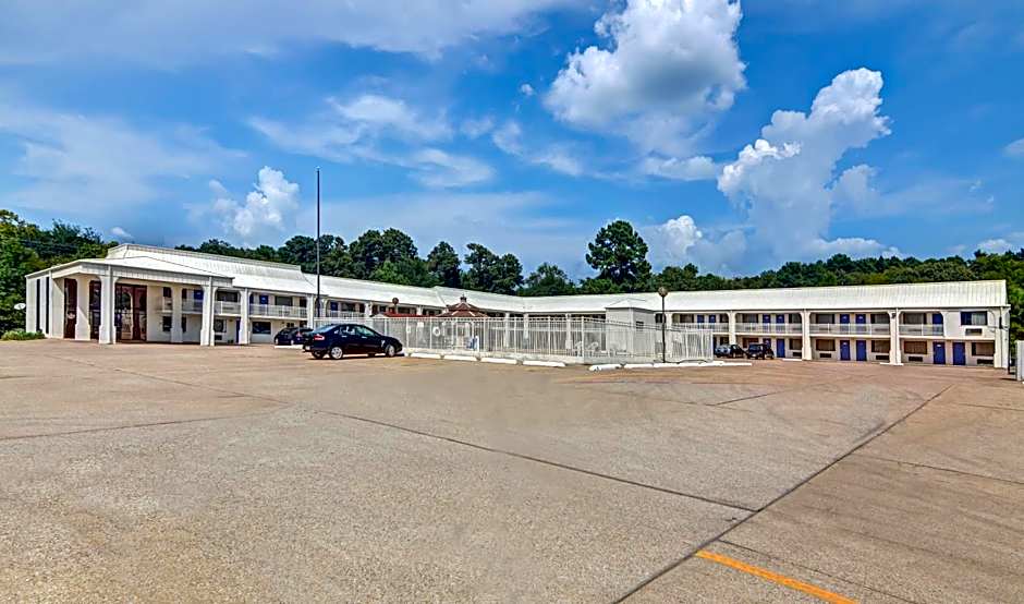 Motel 6-Lindale, TX