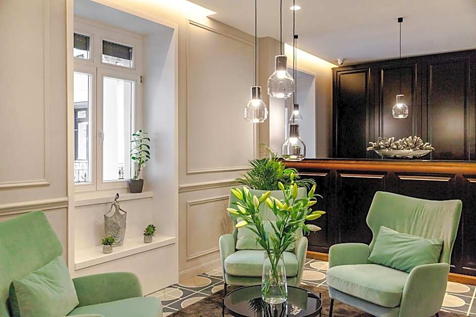 Budapest Eye- Boutique Suites, by BQA