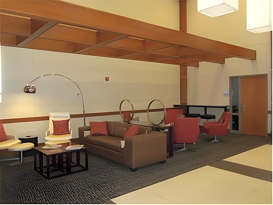 Holiday Inn Express Hotel And Suites Columbus Edinburgh By IHG