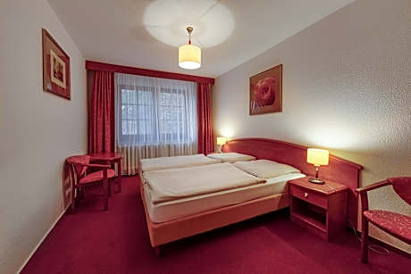 Holiday Home (6 Adults)