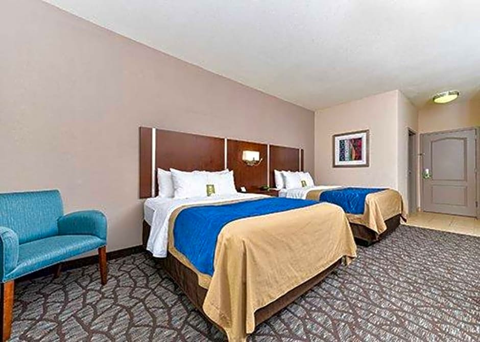 Holiday Inn Express & Suites Junction City