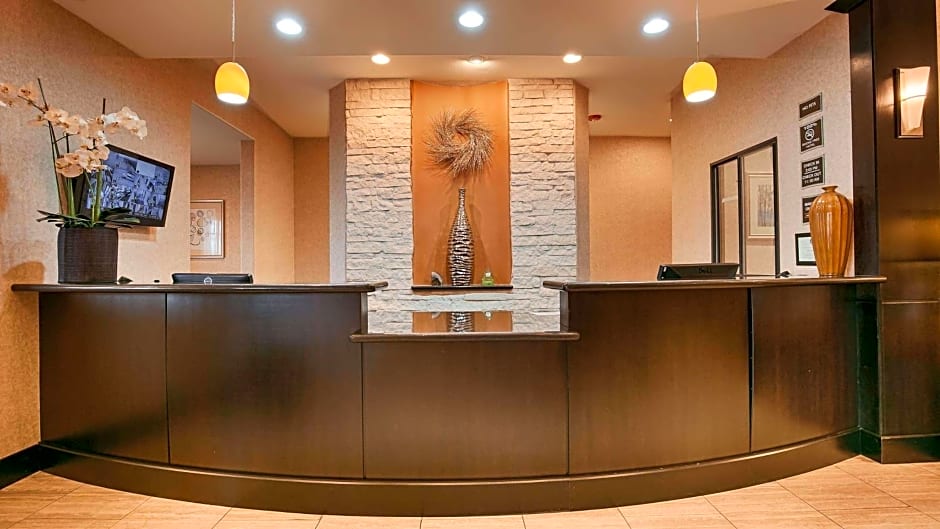 Best Western Plus Lytle Inn And Suites