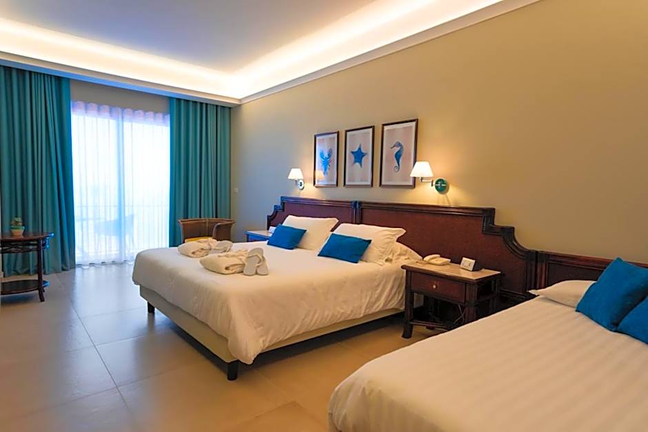 Photo 1 of 16 of Junior Suite, Sea View