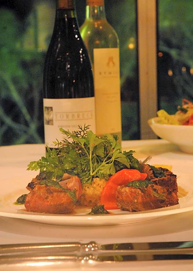 Chris's Beacon Point Restaurant & Villas