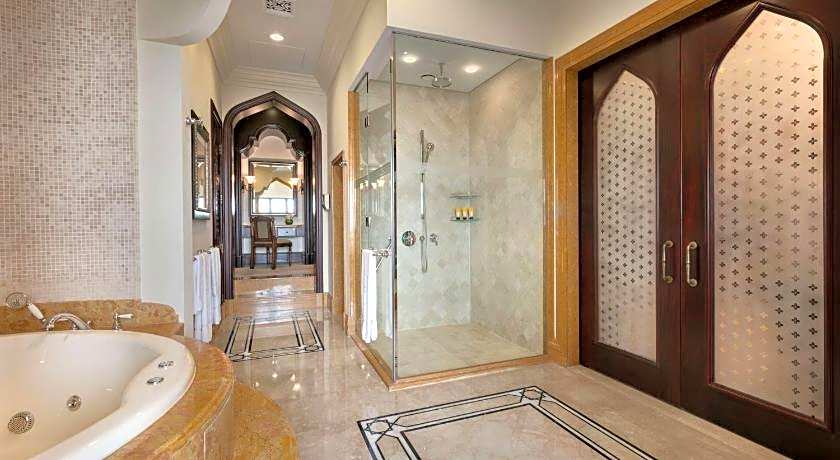 Shangri-La Hotel Apartments Qaryat Al Beri