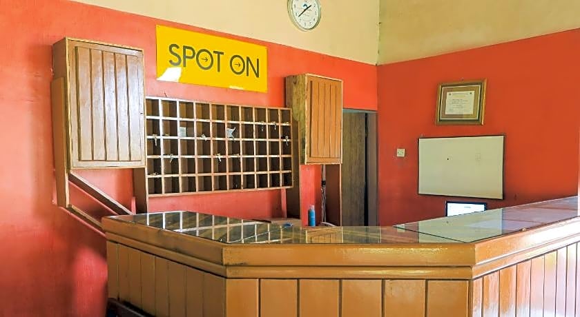 SPOT ON 2465 Hotel Raung View