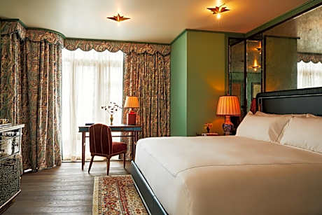 Deluxe King Room