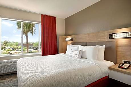 Suite, 1 King Bed (Mobility/Hearing Access, Roll-In Shwr) (1 King Bed)