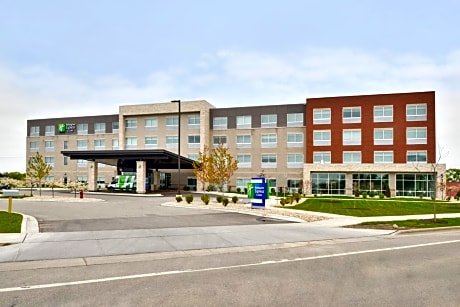 Holiday Inn Express & Suites Madison, an IHG Hotel