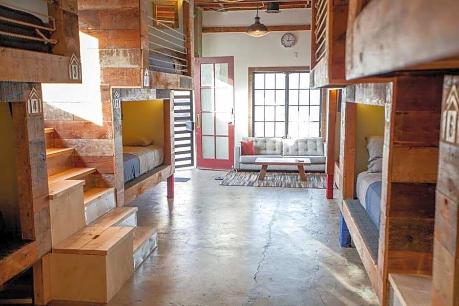 PodShare East Hollywood