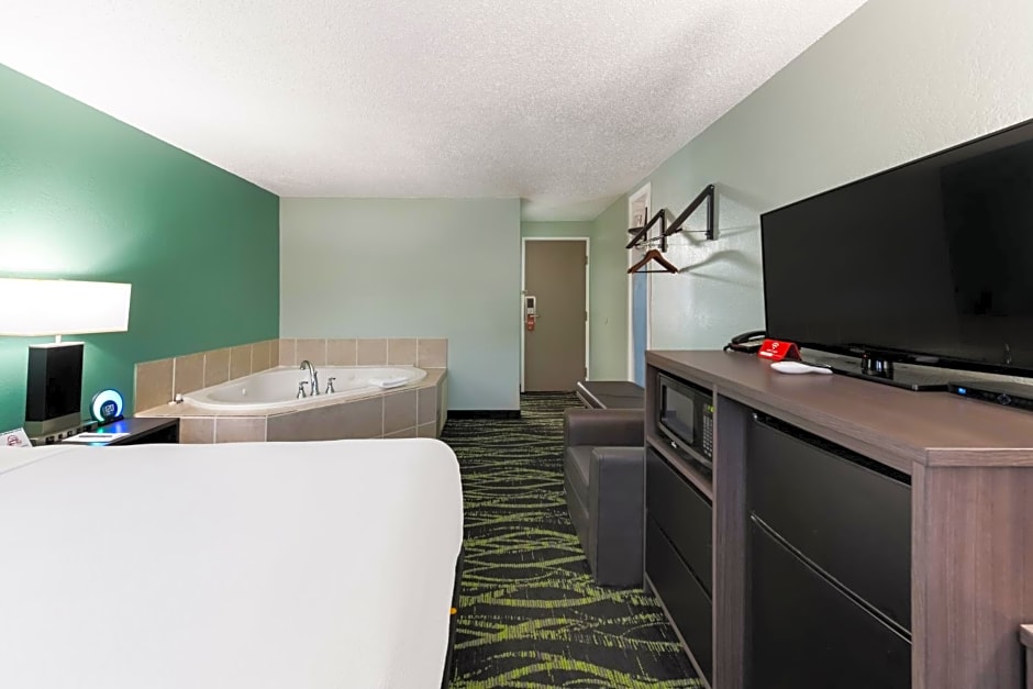 Baymont by Wyndham Liberty MO
