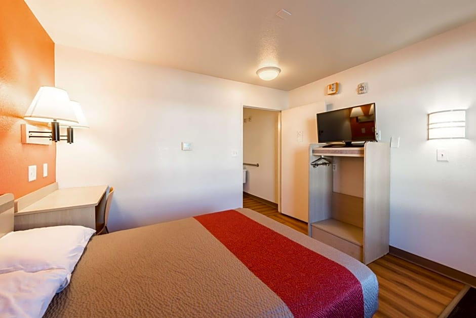 Motel 6-Reno, NV - West
