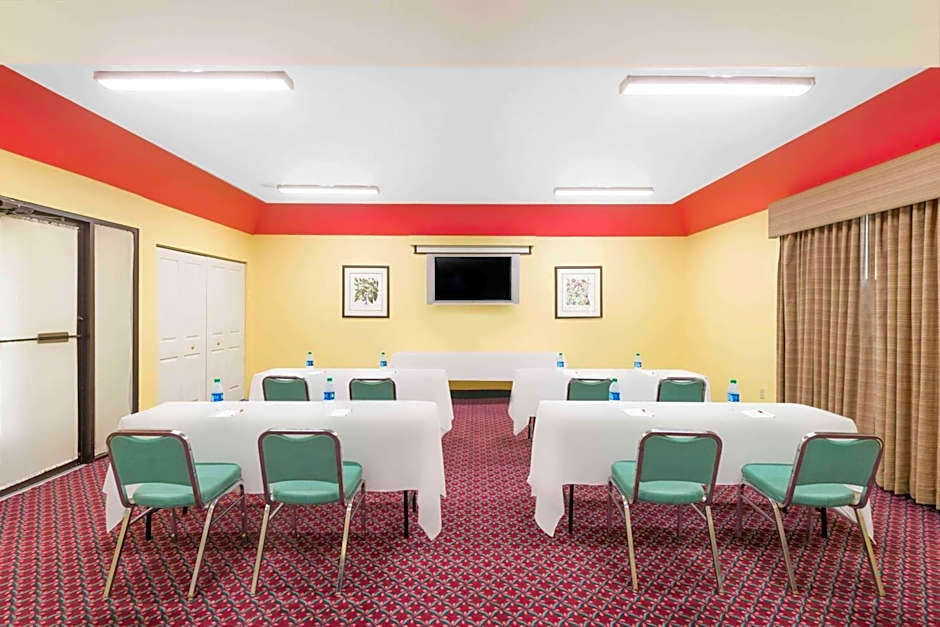 Ramada by Wyndham Vandalia