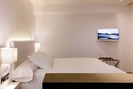 Premium Room with Partial Sea View