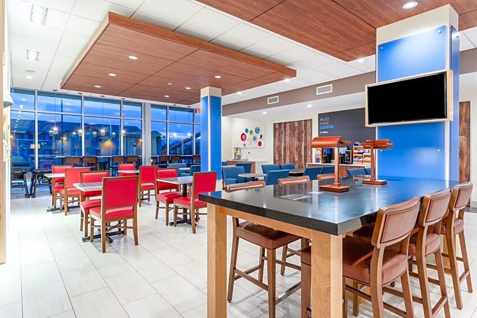 Holiday Inn Express And Suites Springfield North By IHG