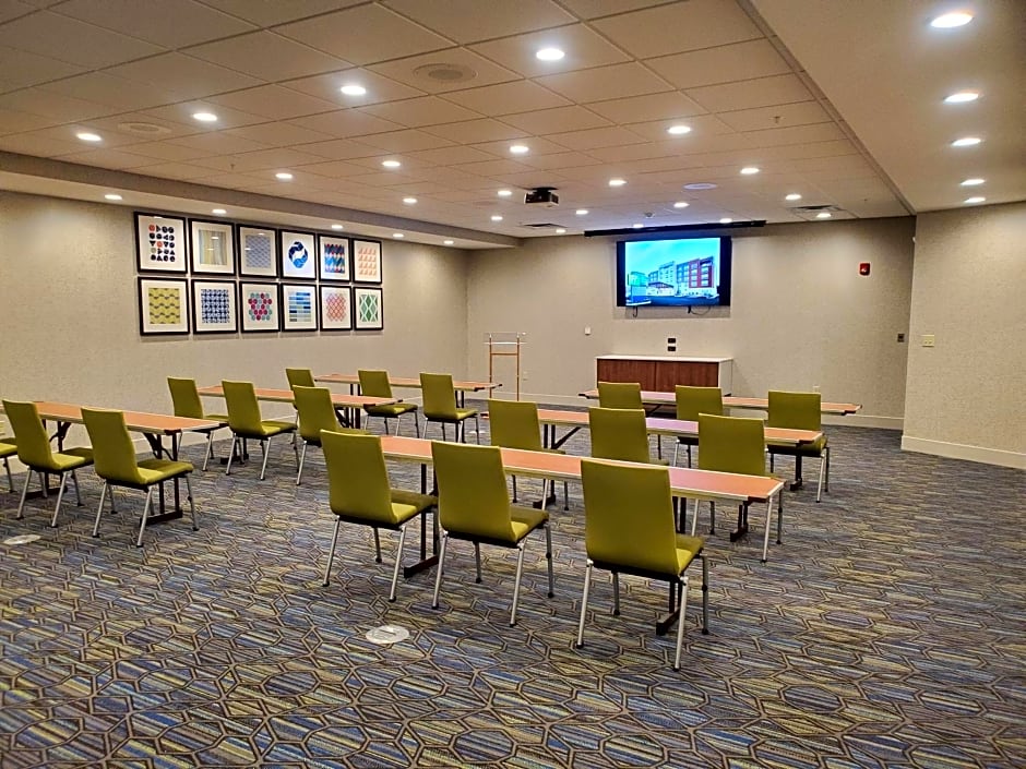 Holiday Inn Express & Suites Sandusky By IHG