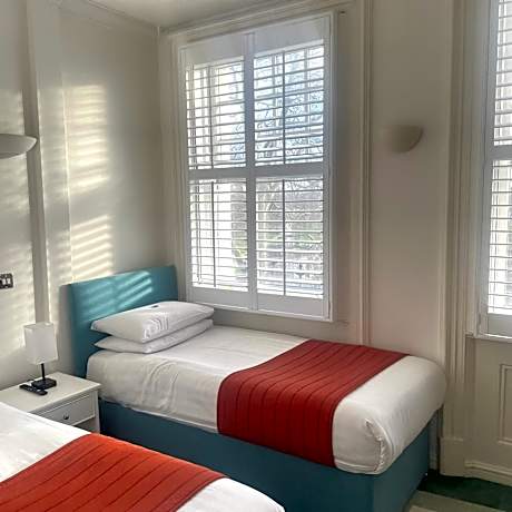 Twin Room with Shower