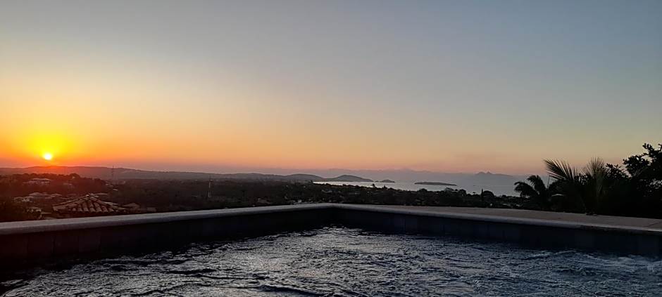 Casa e piscina privativa, vista para o mar em condomínio pé na areia