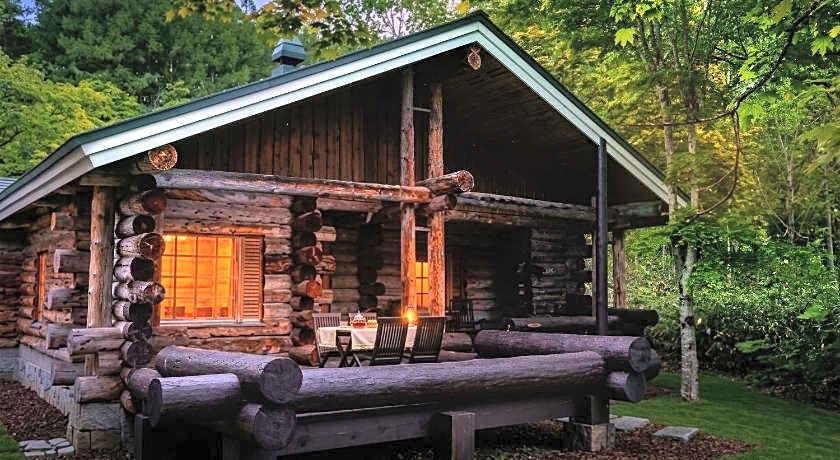 Log Hotel The Maple Lodge