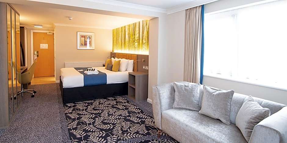 Burleigh Court Hotel and Leisure