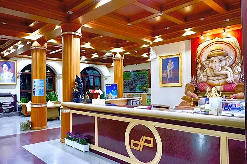 Dee Prom Hotel