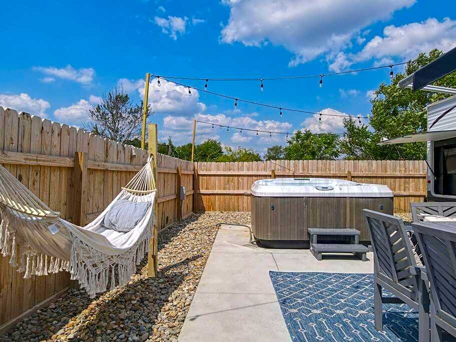 Wildflower Wanderlust-Glamping st 1885 Farms