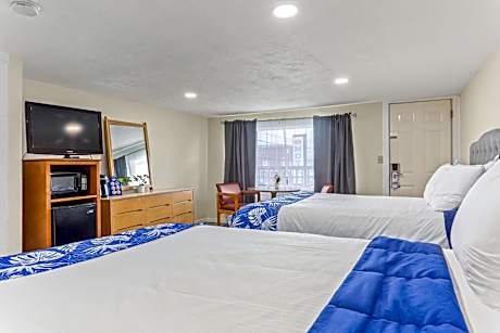 Queen Room with Two Queen Beds - Non-Smoking
