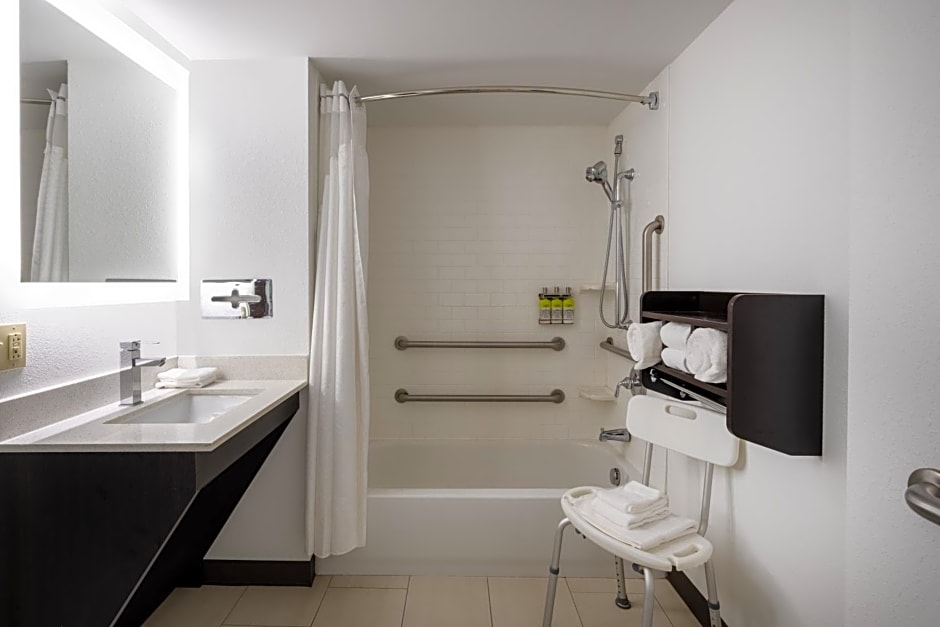 Holiday Inn Express Coventry S - West Warwick Area By IHG