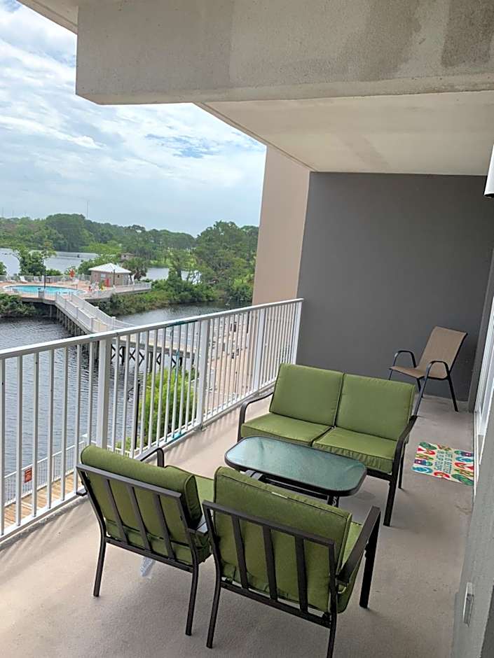 LAKETOWN 5 POOLs STEPS TO BEACH FAMILY FRIENDLY