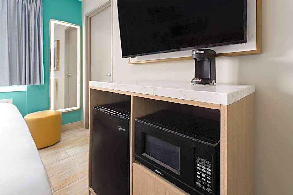 The Vibes Hotel, Trademark Collection by Wyndham