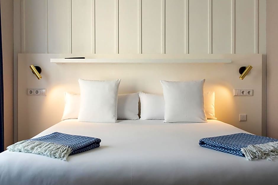 Ramirez Flats Valencia