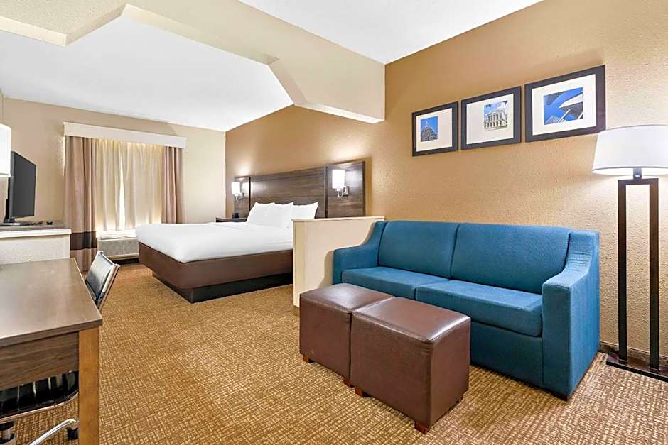 Comfort Suites near Robins Air Force Base