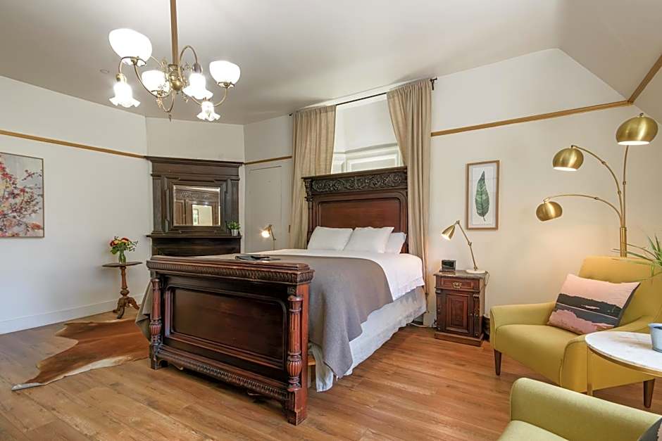 Cedar Gables Inn