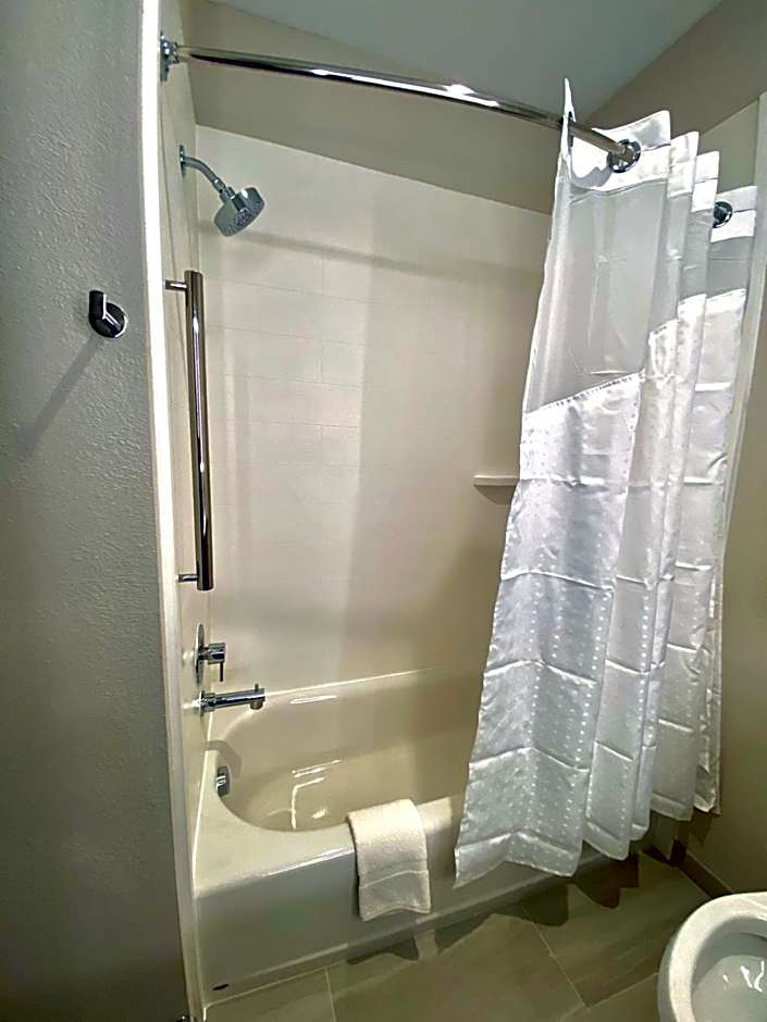 Holiday Inn Express & Suites Elyria By IHG