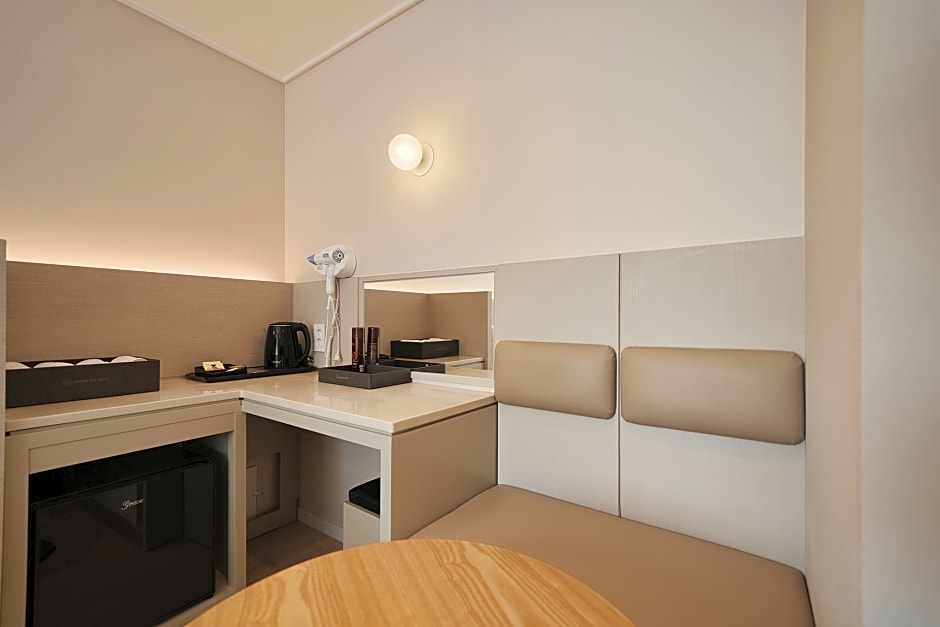 Jeonju Jungwhasan Brown Dot
