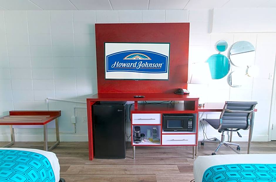 Howard Johnson by Wyndham Virginia Beach At The Beach