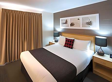 1 Queen Bed, Nonsmoking