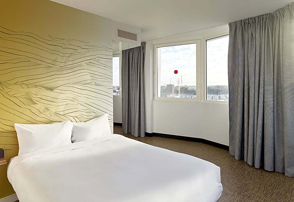 B&B HOTEL Massy Gare TGV