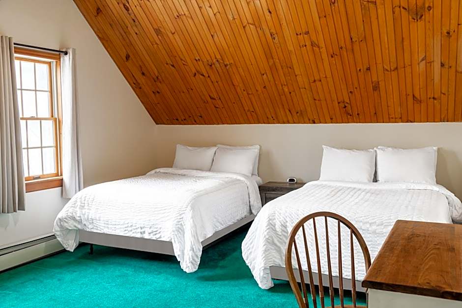 Sara Placid Inn & Suites