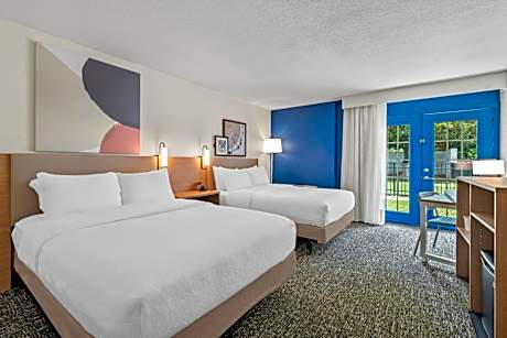Queen Room with Two Queen Beds and Roll-In Shower - Disability Access