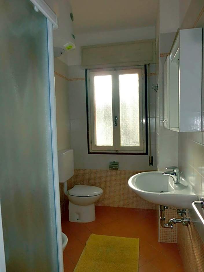 Comfy one-bedroom apartment with balcony and lift