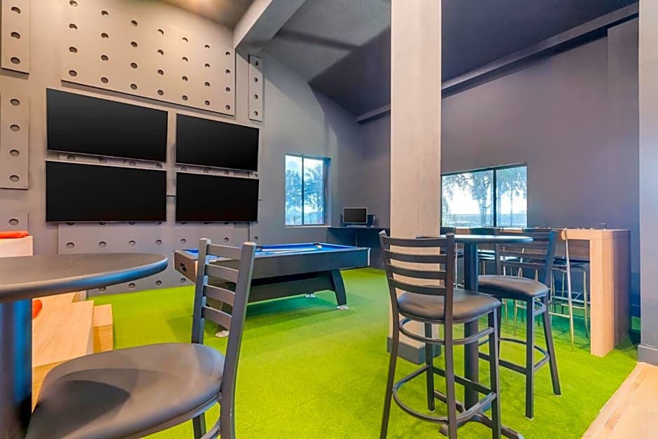 SPOT X Hotel Tampa - Wesley Chapel by The Red Collection