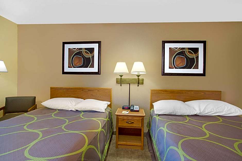 Super 8 by Wyndham Lewisburg