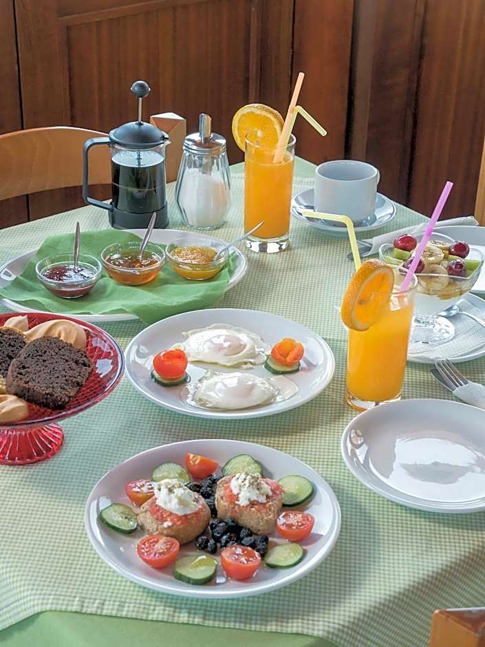 Petritos Rooms And Studios