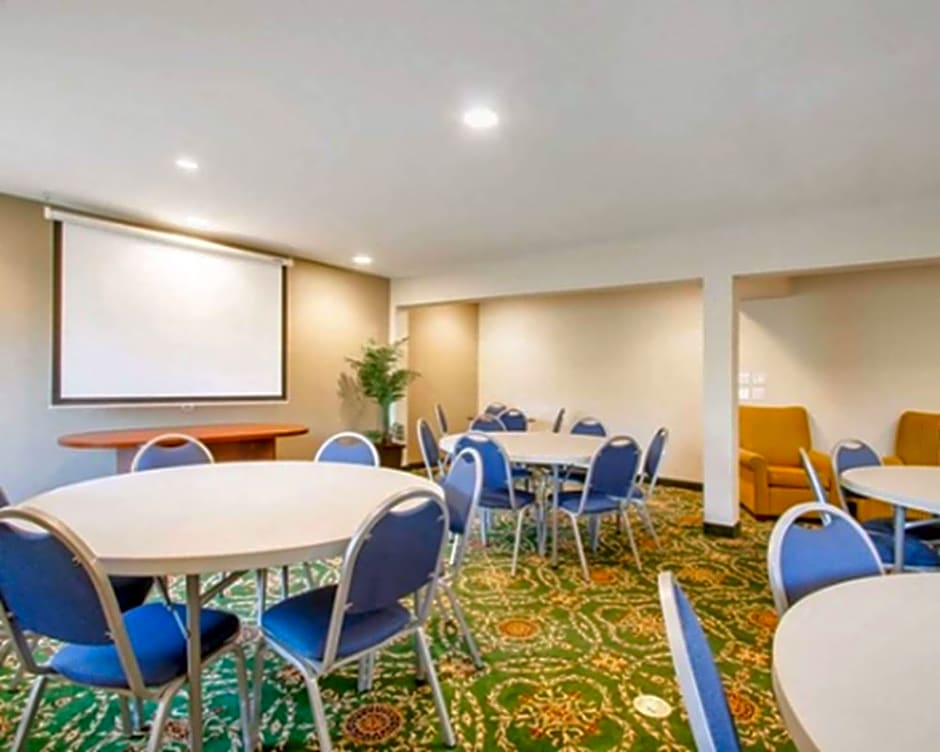 Quality Inn & Suites Airport