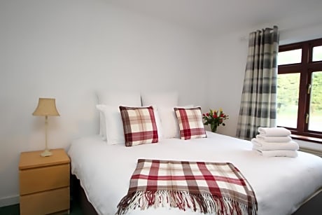 Double room with Queen Bed and Shower