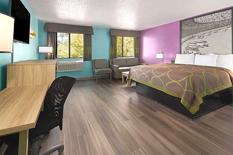 Super 8 by Wyndham South Boston VA