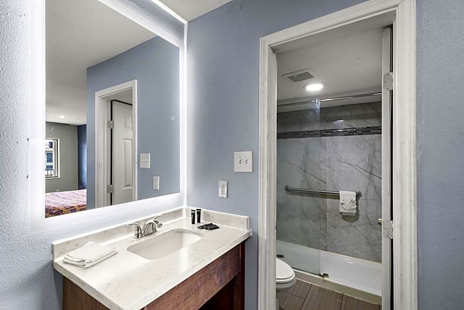 Travel Inn & Suites
