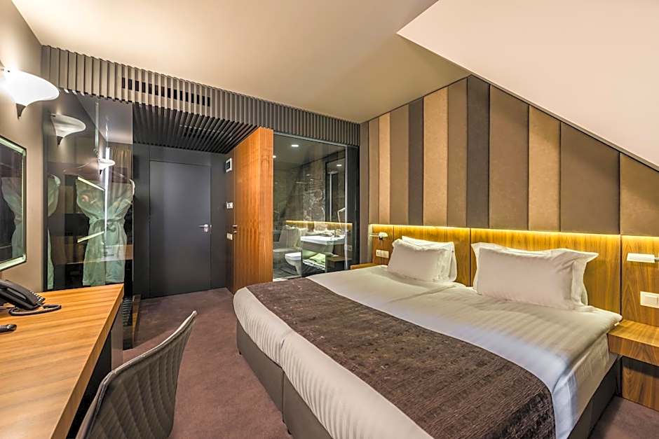 All Seasons Residence Design Hotel - Free parking